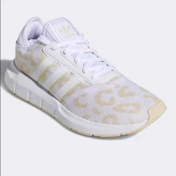 adidas gazelle silver green womens A-T69 (Adidas swift run 23 white/black) 72499210  Otahuhu Shoes